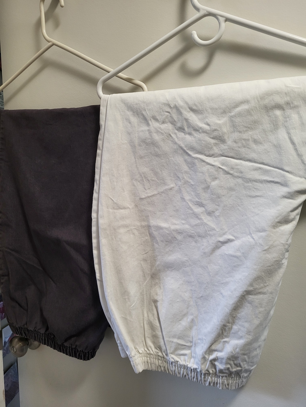 2 Croft & Barrow 4X Short Womens Pull On Pants White and Charcoal